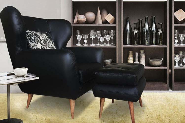 Poltrona Chicago Exclusiva CharmeDecor com banqueta em couro preto